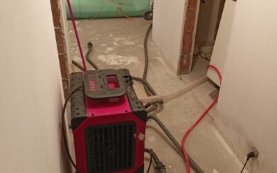 Osuszenie mieszkania po zalaniu metodą podposadzkową